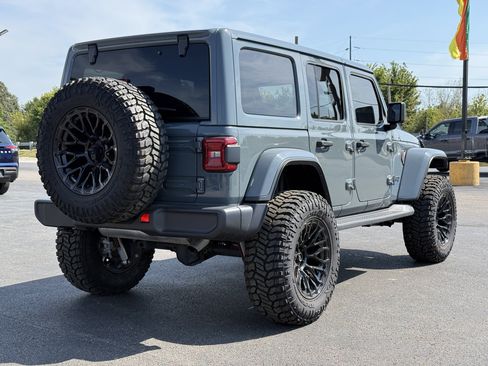 Used 2025 Jeep Wrangler Unlimited Sahara AWD/4WD image 8