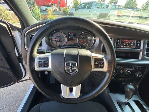 Used 2014 Dodge Charger SE RWD image 14