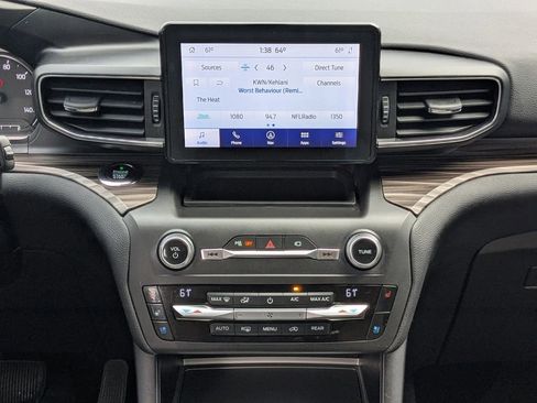 Used 2020 Ford Explorer Limited image 19