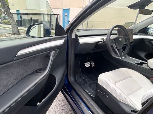 Used 2023 Tesla Model Y Performance image 15