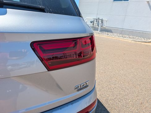 Used 2017 Audi Q7 3.0T Prestige AWD/4WD image 5