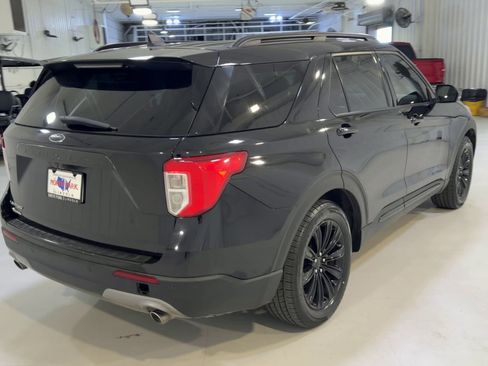 Used 2022 Ford Explorer Limited w/ Equipment Group 301A RWD image 9