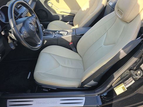 Used 2011 Mercedes-Benz SLK 300 image 4