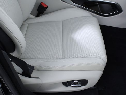 New 2026 Jaguar F-PACE R-Dynamic S image 13