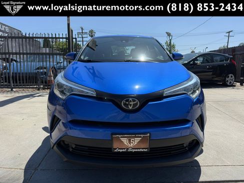 Used 2018 Toyota C-HR XLE FWD image 2