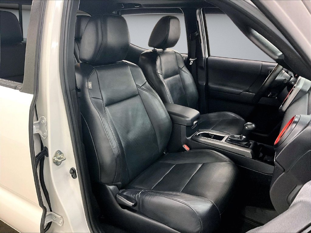 Used 2021 Toyota Tacoma TRD Sport w/ TRD Premium Sport Package AWD/4WD image 30