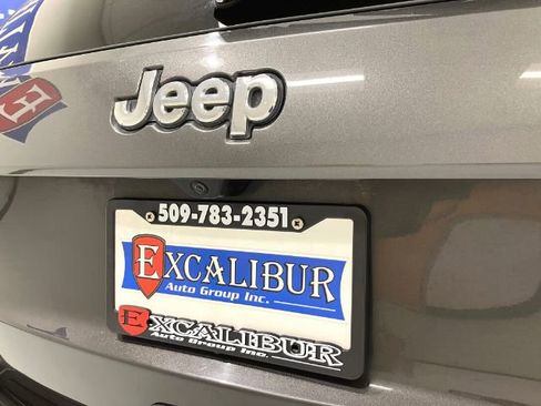 Used 2021 Jeep Grand Cherokee Laredo AWD/4WD image 20