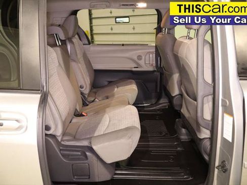 Used 2021 Toyota Sienna LE FWD image 29