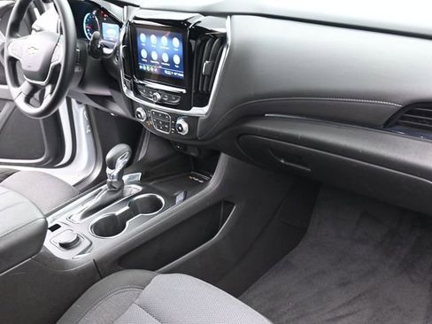Used 2023 Chevrolet Traverse LT image 29