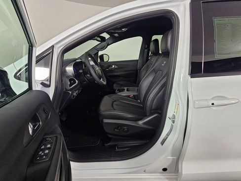 New 2026 Chrysler Pacifica Select image 18
