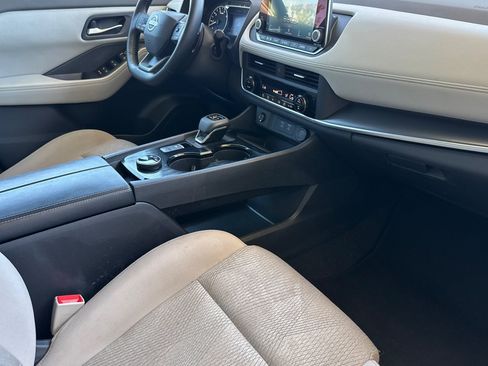 Used 2025 Nissan Rogue SV AWD/4WD image 34