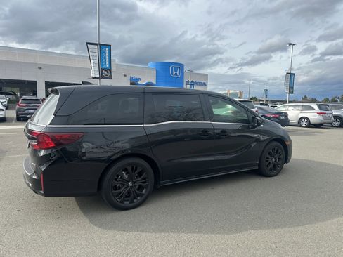 Used 2025 Honda Odyssey Sport-L image 3