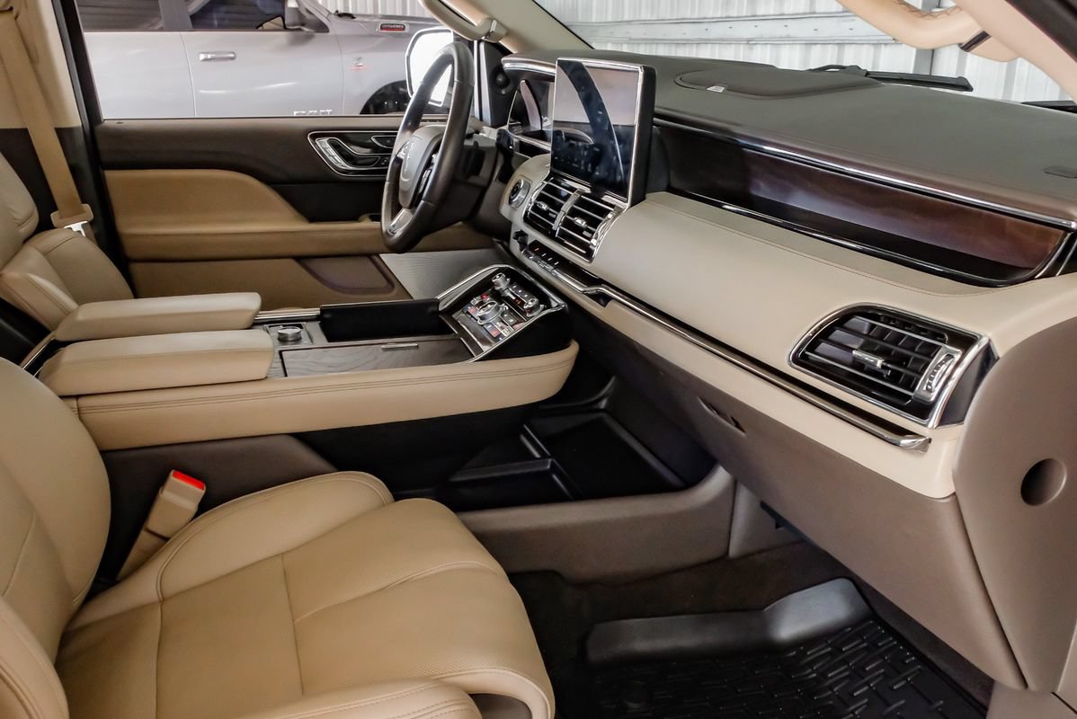 Used 2023 Lincoln Navigator L Reserve AWD/4WD image 12