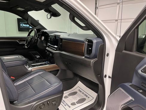 Used 2022 Chevrolet Silverado 1500 High Country w/ High Country Premium Package AWD/4WD image 57