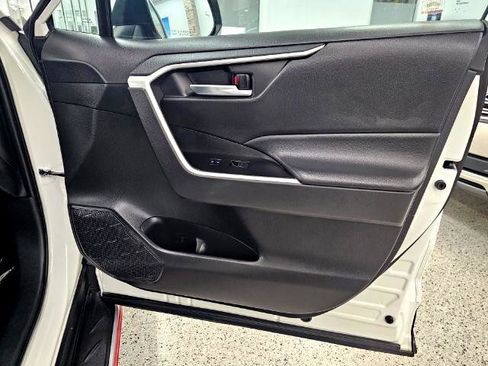 Used 2022 Toyota RAV4 XLE w/ Convenience Package image 28
