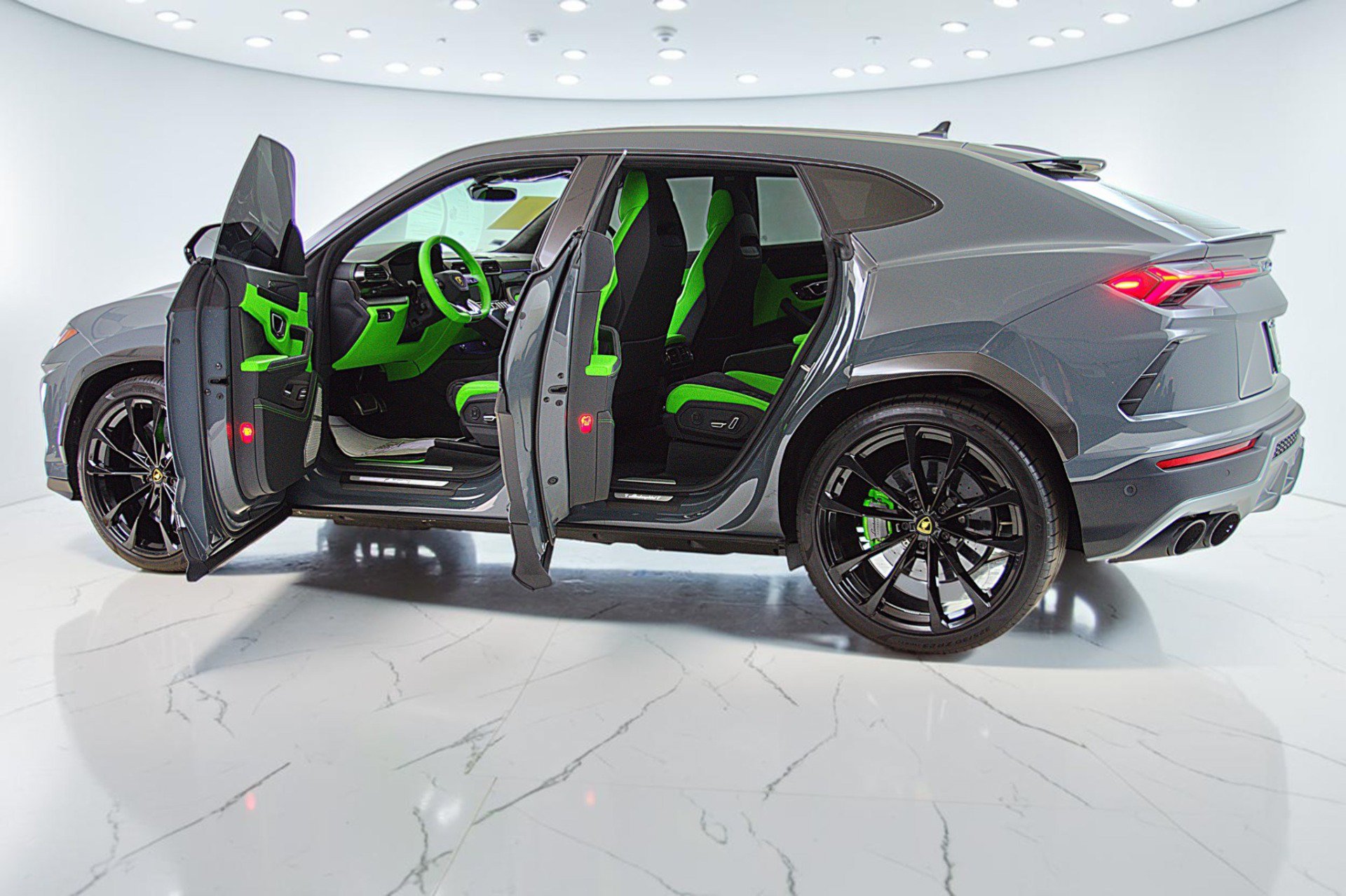 Used 2022 Lamborghini Urus AWD/4WD image 5