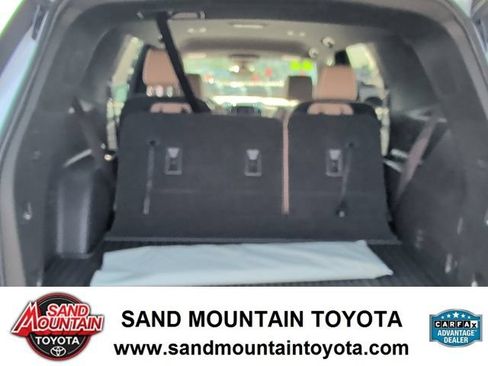 Used 2022 Chevrolet Traverse Premier FWD image 9