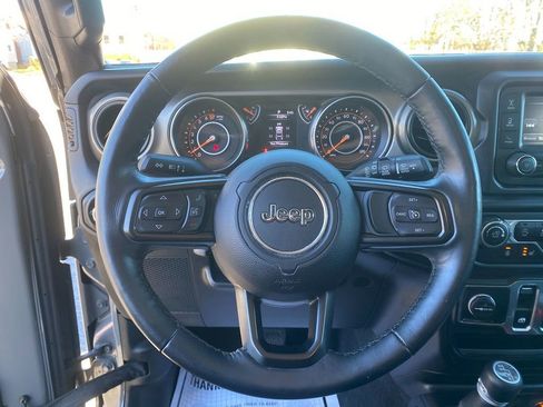 Used 2019 Jeep Wrangler Sport image 12