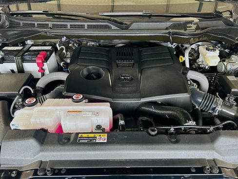Used 2025 Toyota Tundra SR5 w/ SR5 Premium Package AWD/4WD image 27