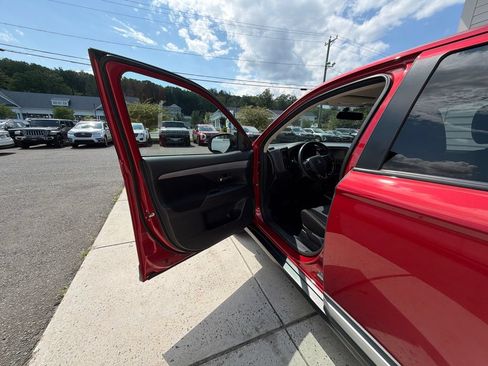 Used 2018 Mitsubishi Outlander SE AWD/4WD image 11