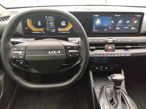 Used 2025 Kia K4 FWD image 22