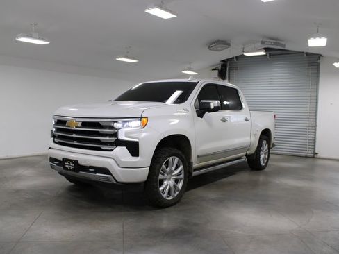 Used 2023 Chevrolet Silverado 1500 High Country w/ High Country Premium Package AWD/4WD image 4