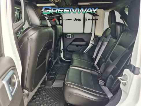 Used 2022 Jeep Wrangler Unlimited Sahara AWD/4WD image 12
