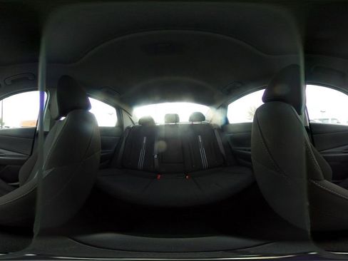 Used 2025 Hyundai Elantra SEL image 43