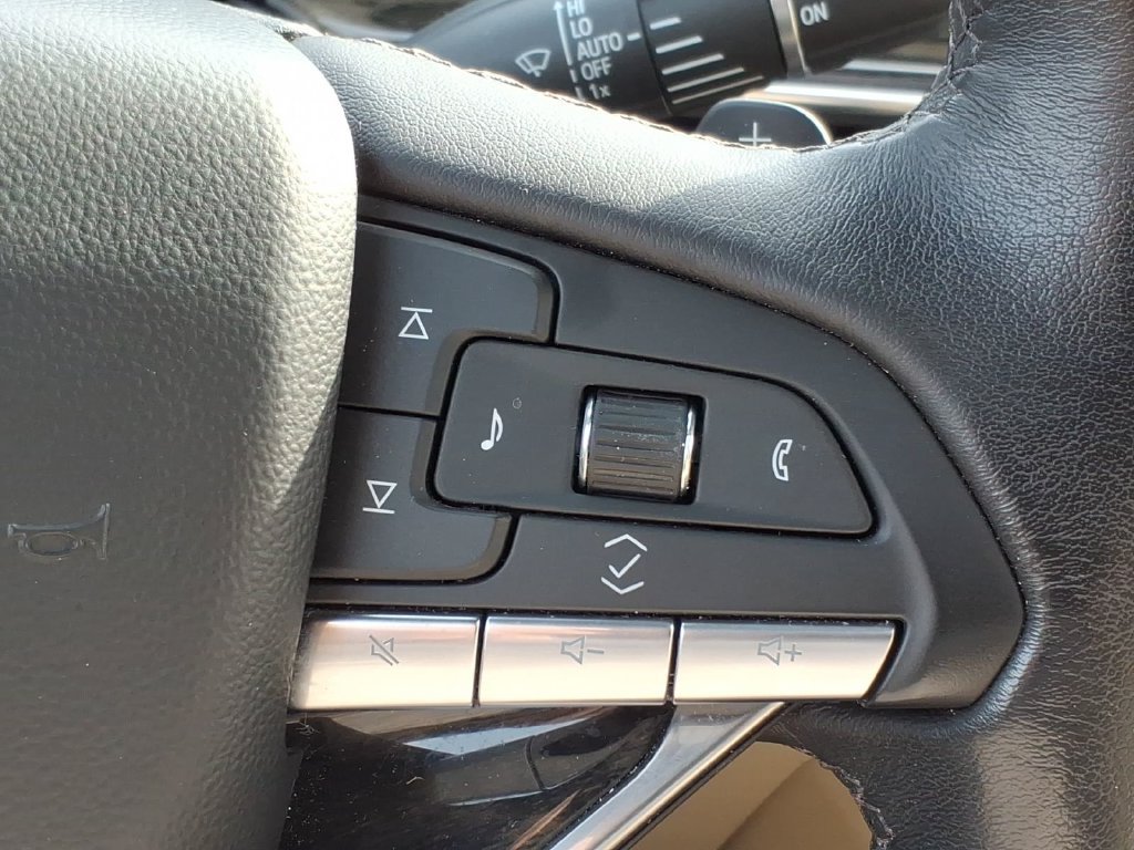 Used 2024 Cadillac Escalade ESV Premium Luxury w/ LPO, Floor Liner Package AWD/4WD image 28