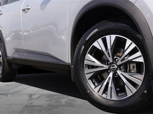 Certified 2023 Nissan Rogue SV image 3