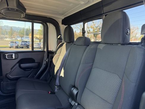 Used 2023 Jeep Gladiator Rubicon w/ Cold Weather Group image 29