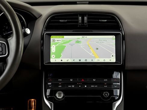 Used 2019 Jaguar XE Premium image 17