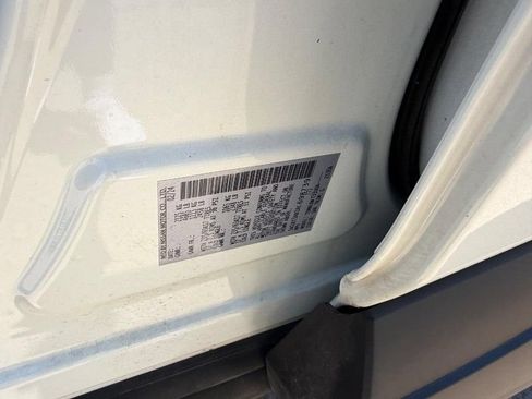 Used 2024 Nissan Rogue S AWD/4WD image 20