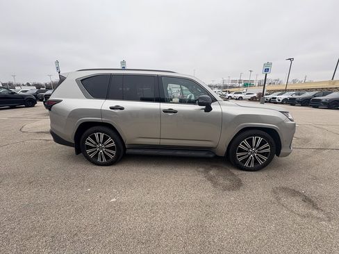 Used 2025 Lexus LX 700h Luxury image 10
