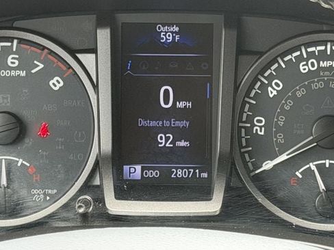 Used 2019 Toyota Tacoma TRD Off-Road w/ Technology Package AWD/4WD image 17
