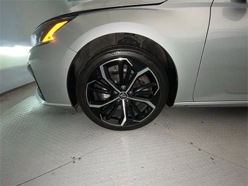 Used 2024 Nissan Altima 2.5 SR image 10