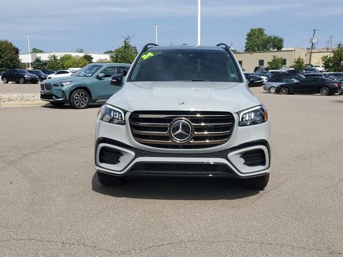 Used 2024 Mercedes-Benz GLS 580 4MATIC image 8