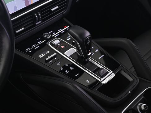 Certified 2020 Porsche Cayenne AWD/4WD image 34