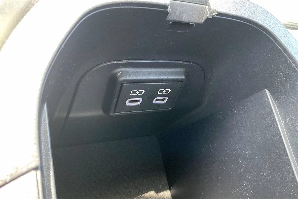 Used 2024 Toyota RAV4 LE AWD/4WD image 31
