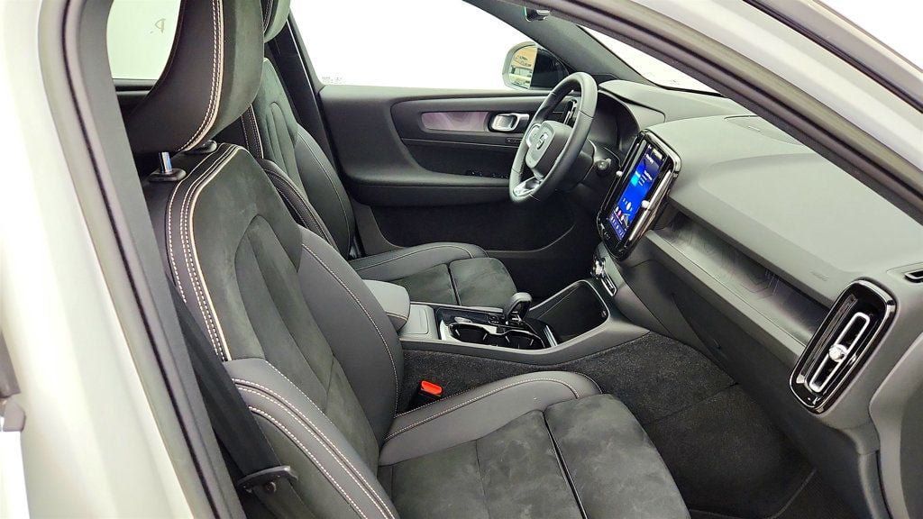 Used 2023 Volvo XC40 Recharge Ultimate AWD/4WD image 23