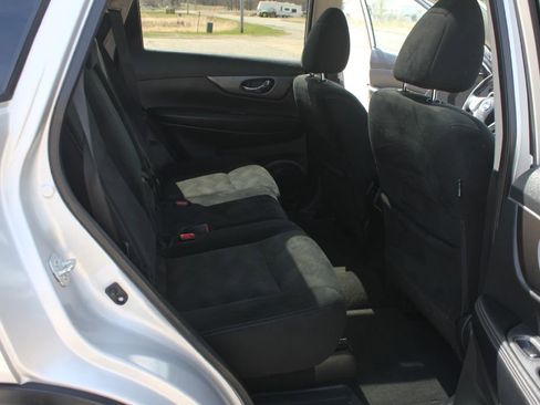 Used 2015 Nissan Rogue SV w/ SV Premium Package image 38