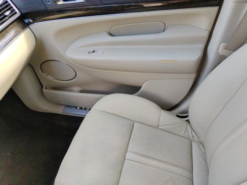 Used 2014 Lincoln MKT FWD image 7