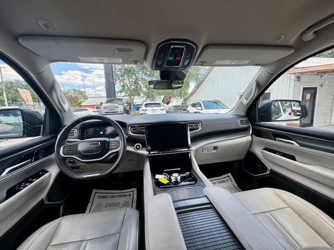 Used 2023 Jeep Wagoneer L Series II image 20