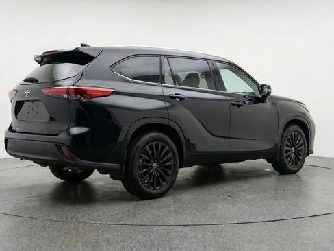 Used 2025 Toyota Highlander XSE image 9