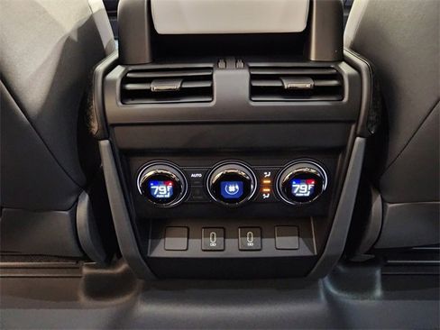 Used 2026 Land Rover Defender 110 OCTA image 30