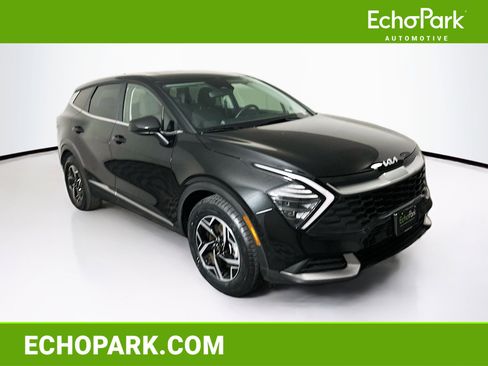 Used 2025 Kia Sportage LX image 1