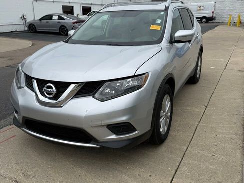 Used 2015 Nissan Rogue SV w/ SV Premium Package FWD image 1