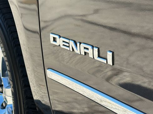 Used 2018 GMC Yukon Denali w/ Open Road Package AWD/4WD image 11
