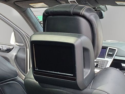 Used 2016 Mercedes-Benz GL 63 AMG 4MATIC image 17