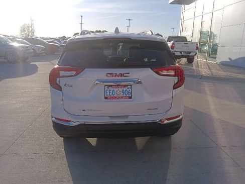 Used 2022 GMC Terrain SLT AWD/4WD image 4